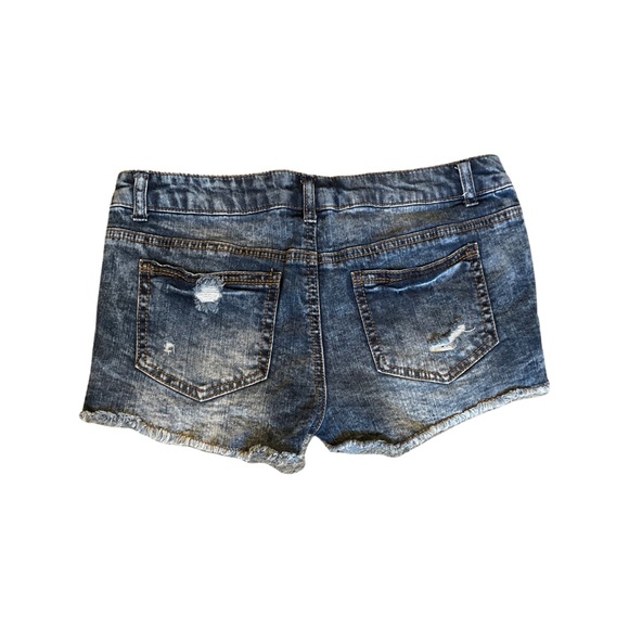 Embroidered short shorts - Picture 3 of 3